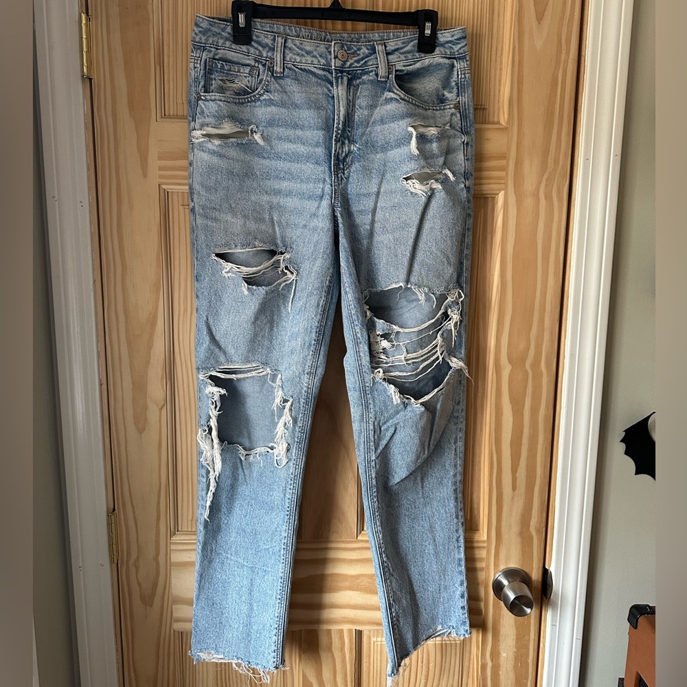 American Eagle Outfitters Ripped mom Jeans
